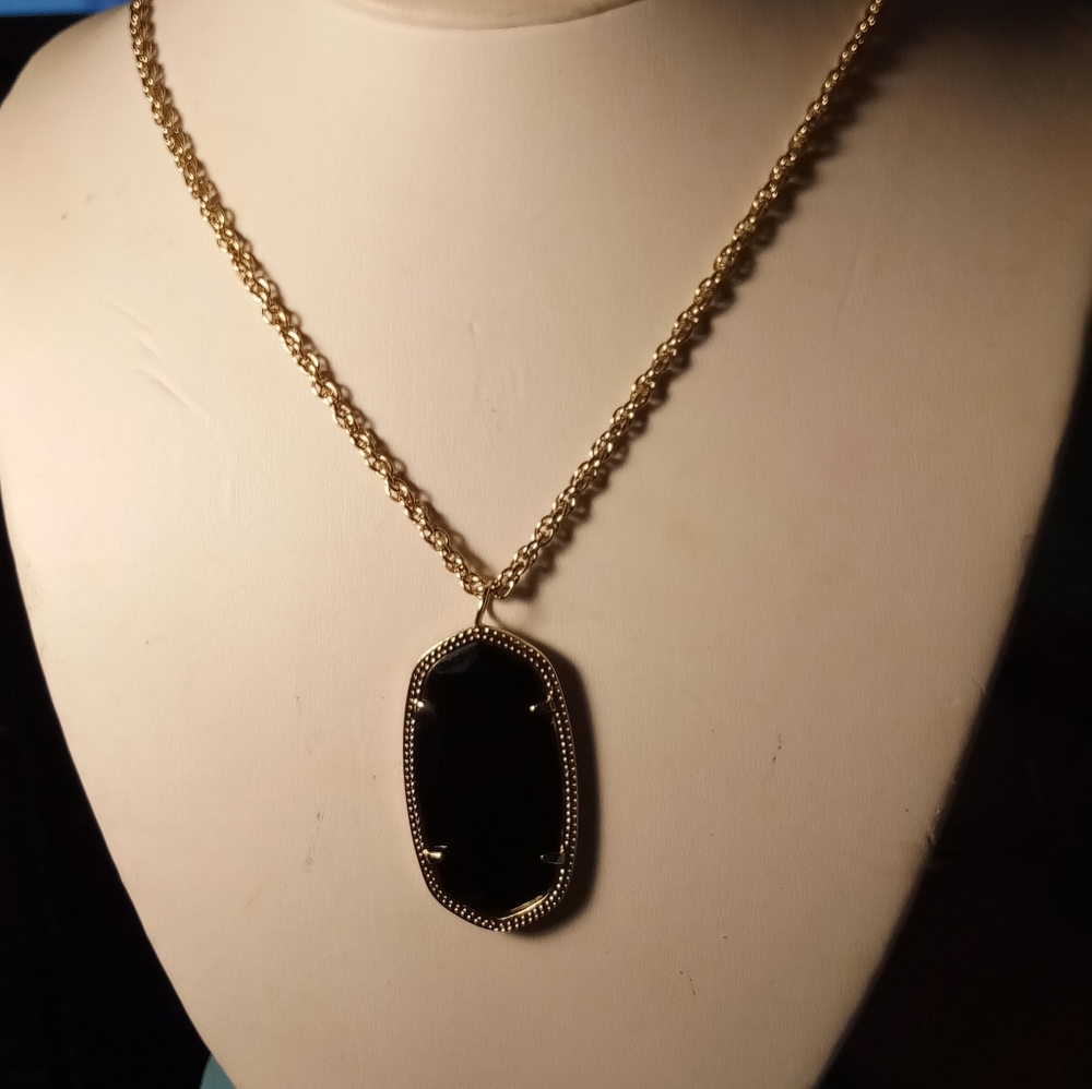 Kendra Scott necklace